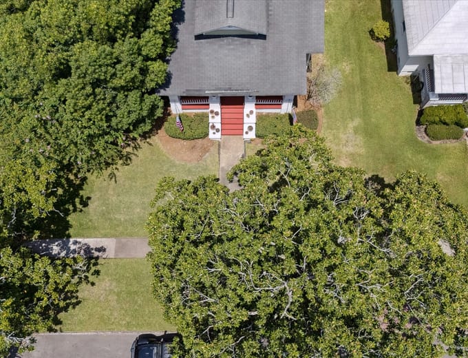 Exterior of a home in the Ardsley Park area of Savannah, GA