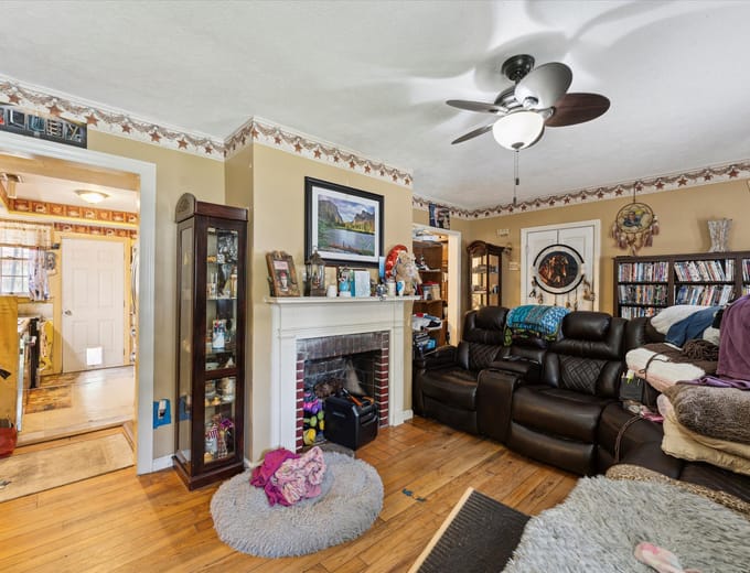 A home in Midtown Savannah, GA on a tree-lined street