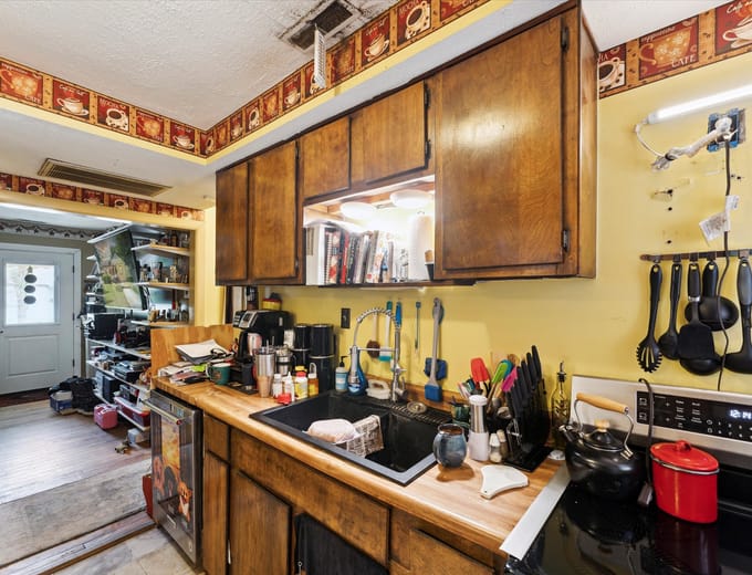 Inside a Midtown Savannah home