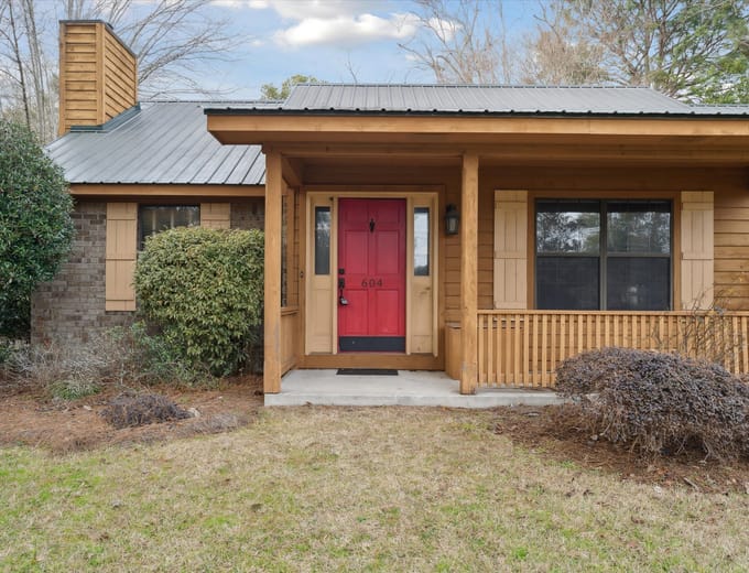 Front exterior of a brick ranch home in Rincon, GA